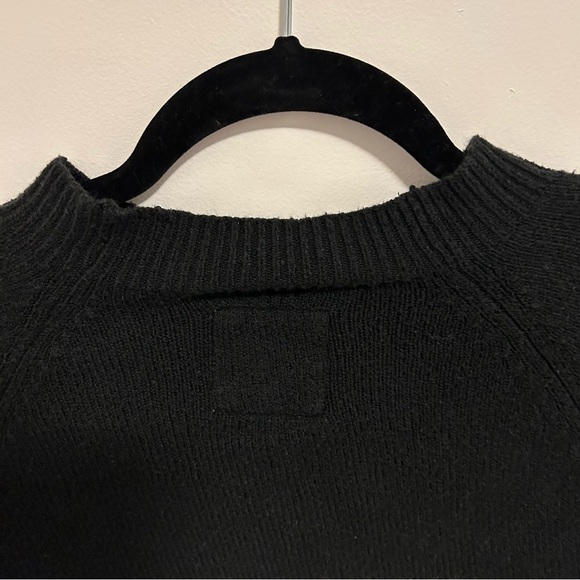 HOLLISTER CROPPED BLACK SWEATER WITH WHITE STRIPE SIZE US XS - Picture 9 of 10